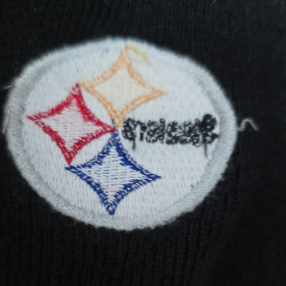 Steelers Black Beanie with Embroidered Logo - Picture 3 of 3